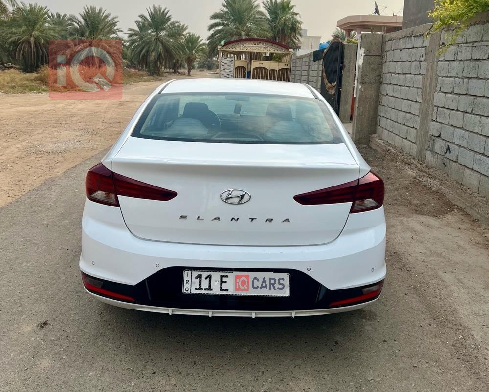 هیوندای ئەلەنترا